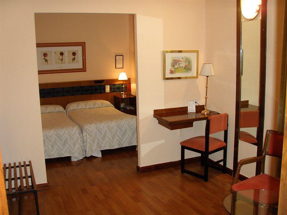 Hotel Madrid Bierzo Понферрада Экстерьер фото