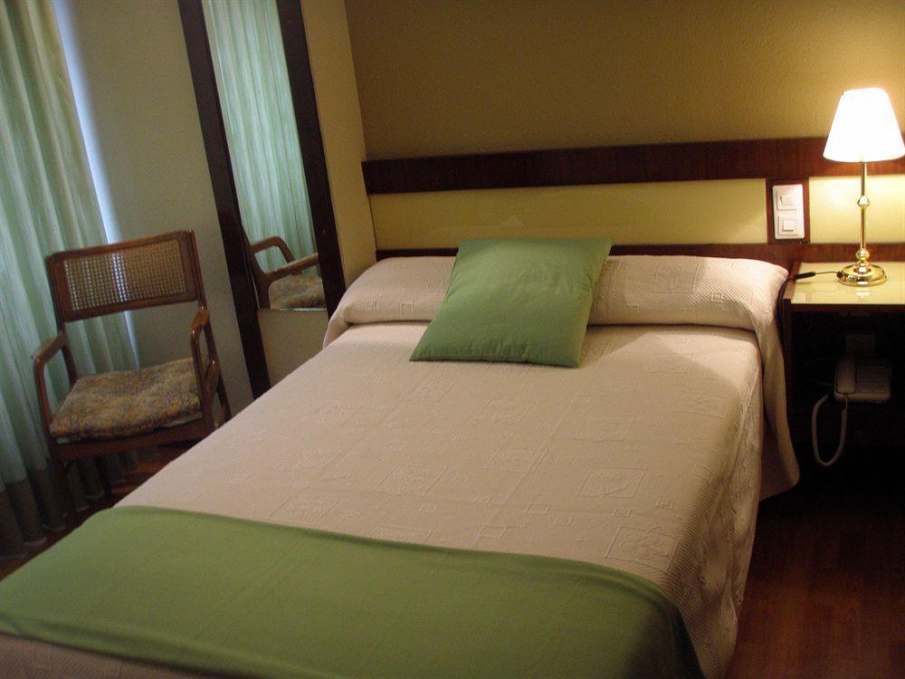 Hotel Madrid Bierzo Понферрада Экстерьер фото